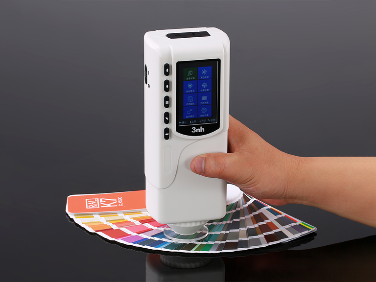máy đo màu cầm tay NR110